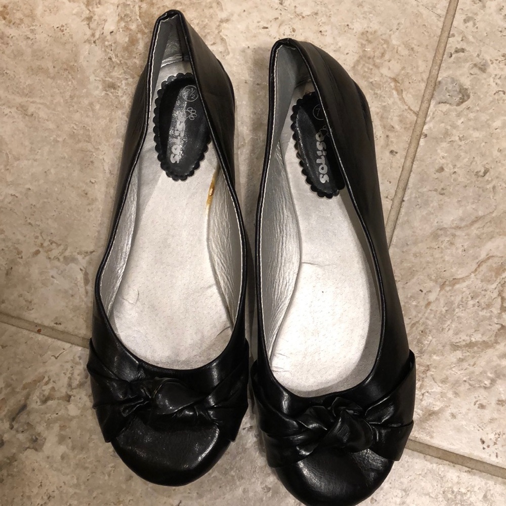 Ositos women’s loafer black shoes.